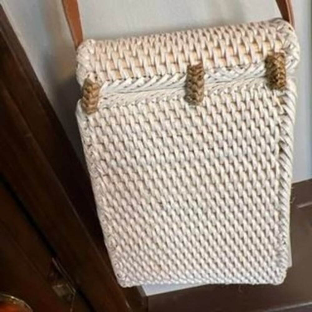 Cream Woven Straw Crossbody Bag with Leather Strap - Boho Festival Style - Picture 3 of 4
